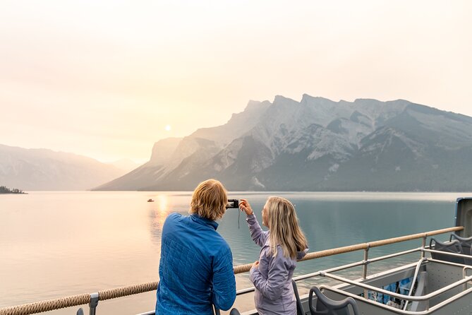 Moraine & Lake Louise Hop On Shuttle