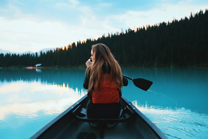 Moraine Lake Sunrise and Lake Louise Earlybird Small Group Adventure