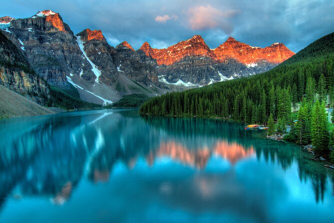 Moraine Lake Sunrise and Lake Louise Earlybird Adventure